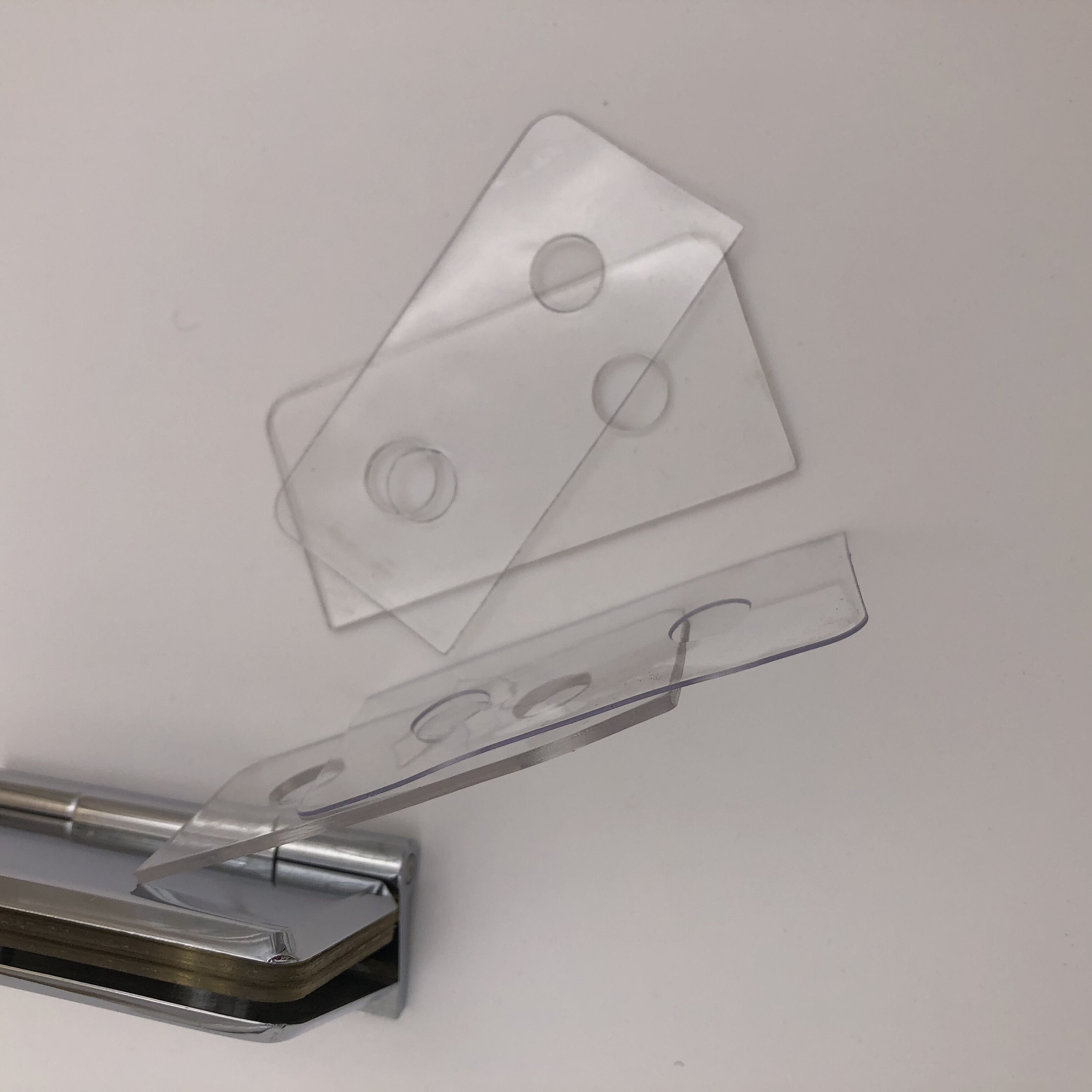 big single glass hinge